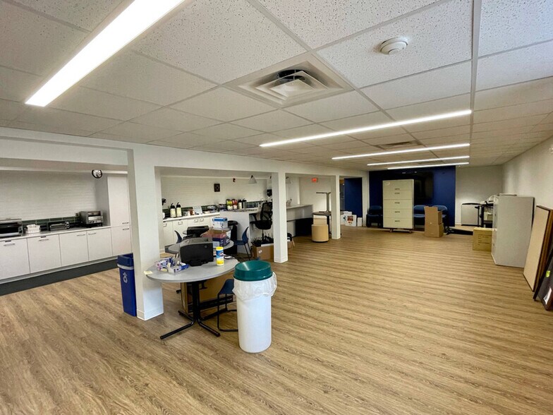 More Photos Of 249 Western Ave, Augusta Office For Sale