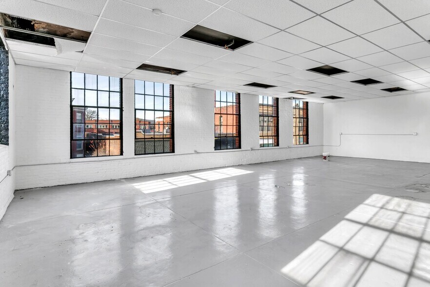 More Photos Of 158 Chestnut St, Holyoke Service Station For Sale