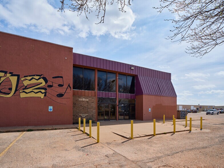 More Photos Of 1508 SE 25th St, Oklahoma City Bar For Sale