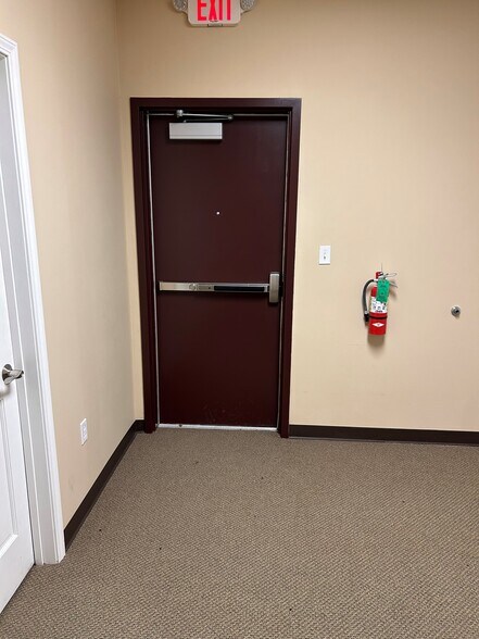 More Photos Of 2100 S Illinois St, Belleville Coworking Space