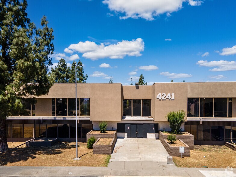 More Photos Of 4241 Williamsbourgh Dr, Sacramento Loft Creative Space For Sale