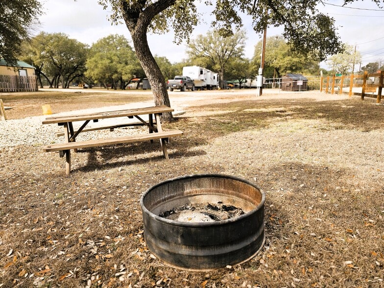 More Photos Of 605 Lakeshore Ln, Bandera Manufactured Housing Mobile Home Park For Sale