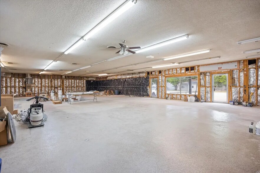 More Photos Of 1409 NE Barnard St, Glen Rose Storefront Retail Office For Sale