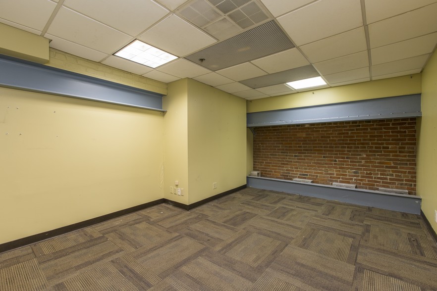 More Photos Of 3-7 N Christopher Columbus Blvd, Philadelphia Loft Creative Space For Lease