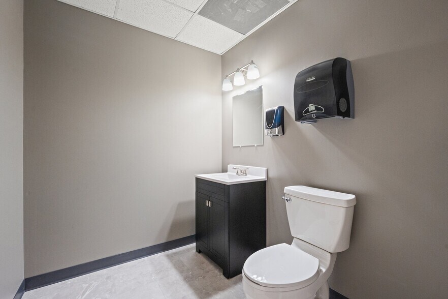 More Photos Of 802 Wabash Ave, Chesterton Office For Lease