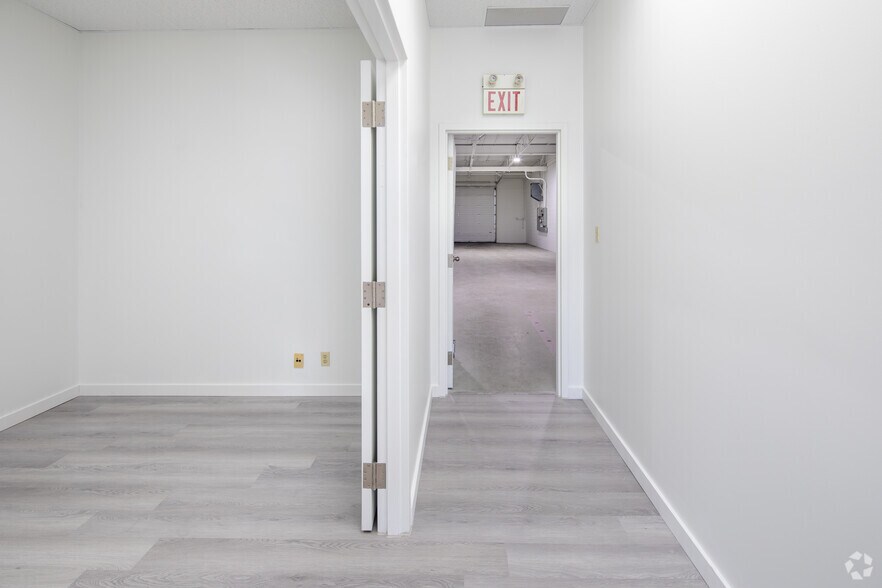 More Photos Of 1040 Martin Grove Rd, Toronto Service For Sale