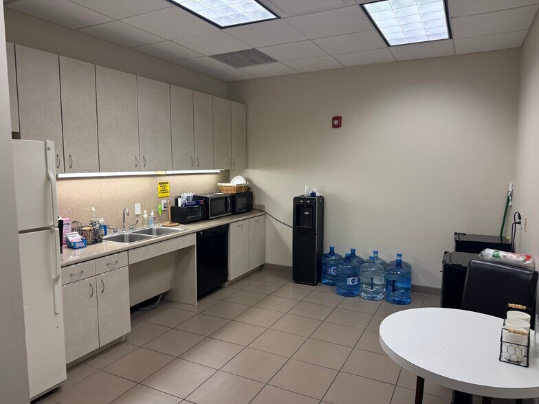 More Photos Of 100 Whetstone Pl, Saint Augustine Medical For Lease