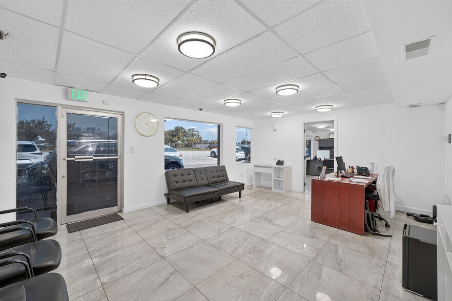 More Photos Of 663 N US Highway 17 92, Longwood Auto Dealership For Lease