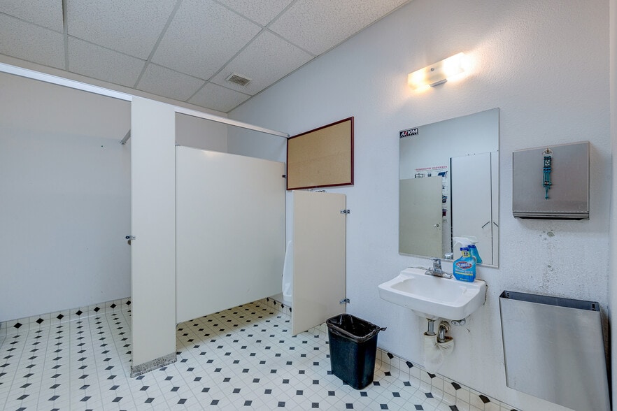 More Photos Of 5461 Arville St, Las Vegas Warehouse For Lease