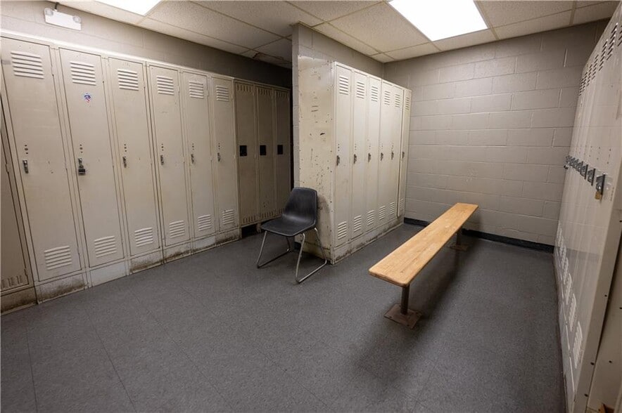 More Photos Of 320 4th St, Blawnox Manufacturing For Sale