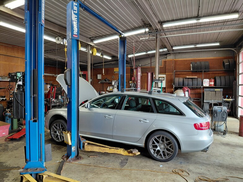 More Photos Of 7 Saratoga Ave, Ballston Spa Auto Repair For Sale