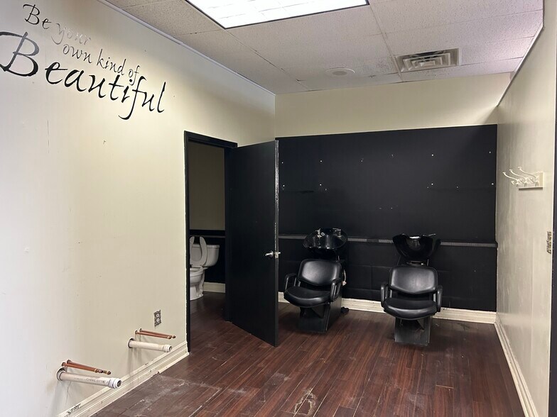 More Photos Of 10158 Niagara Falls Blvd, Niagara Falls Storefront Retail Office For Sale