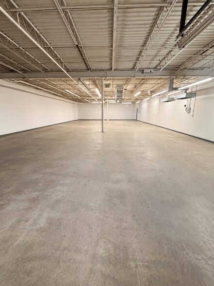 More Photos Of 4818 Woodall St, Dallas Manufacturing For Lease