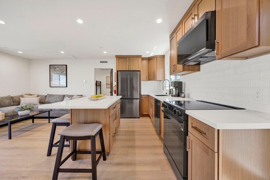 More Photos Of 7410 Denny Ave, Sun Valley Healthcare For Sale