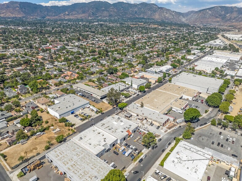 More Photos Of 425 Park Ave, San Fernando Warehouse For Sale