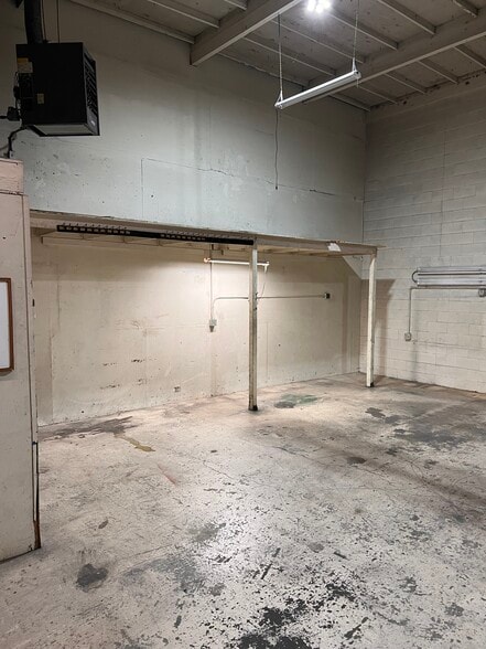More Photos Of 781 Parker St, Santa Clara Industrial For Lease