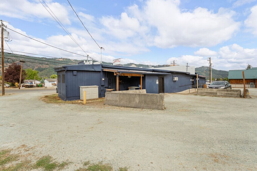 More Photos Of 125 Opresik Ln, Myrtle Creek Bar For Sale
