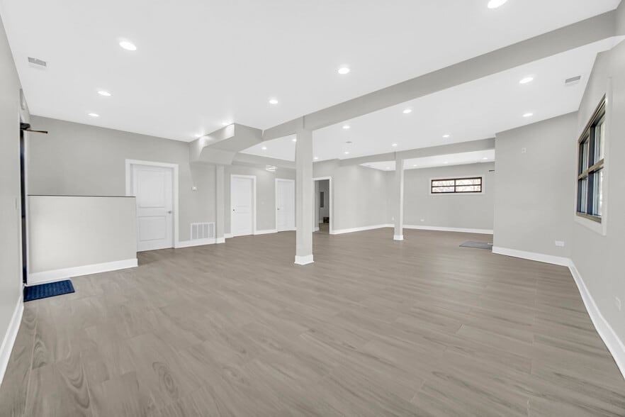 More Photos Of 2816 Martha St, Hammond Flex For Lease