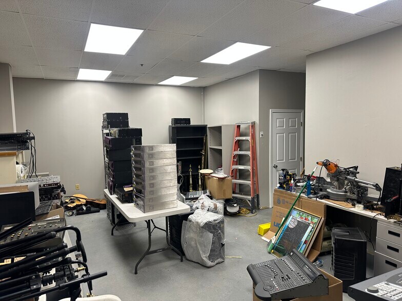 More Photos Of 885 Main St, Tewksbury Storefront Retail Office For Sale