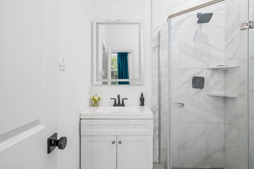 More Photos Of 2806 Rosewood St, Houston Multifamily For Sale