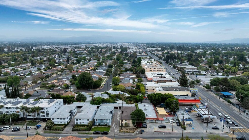 More Photos Of 7224 Hazeltine Ave, Van Nuys Apartments For Sale