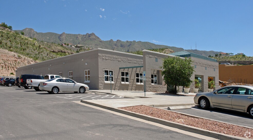 Primary Photo Of 5662 N Mesa St, El Paso Medical For Lease
