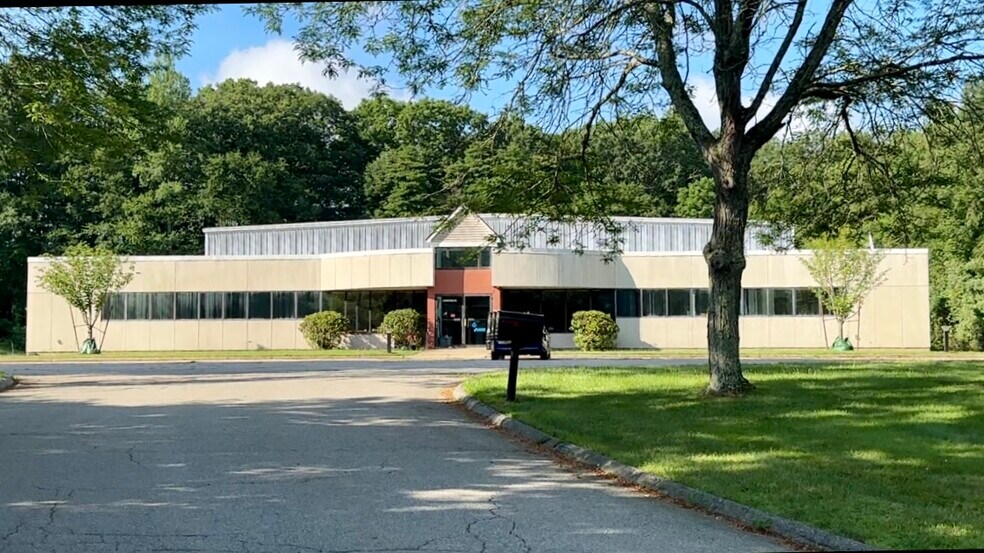 More Photos Of 15 Wisconsin Ave, Norwich Warehouse For Lease