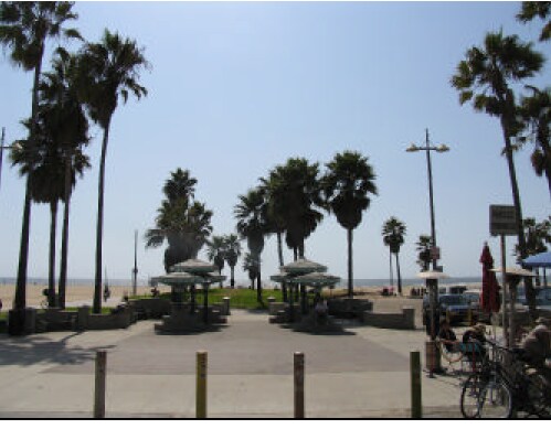 More Photos Of 321-325 Ocean Front Walk, Venice General Retail For Lease