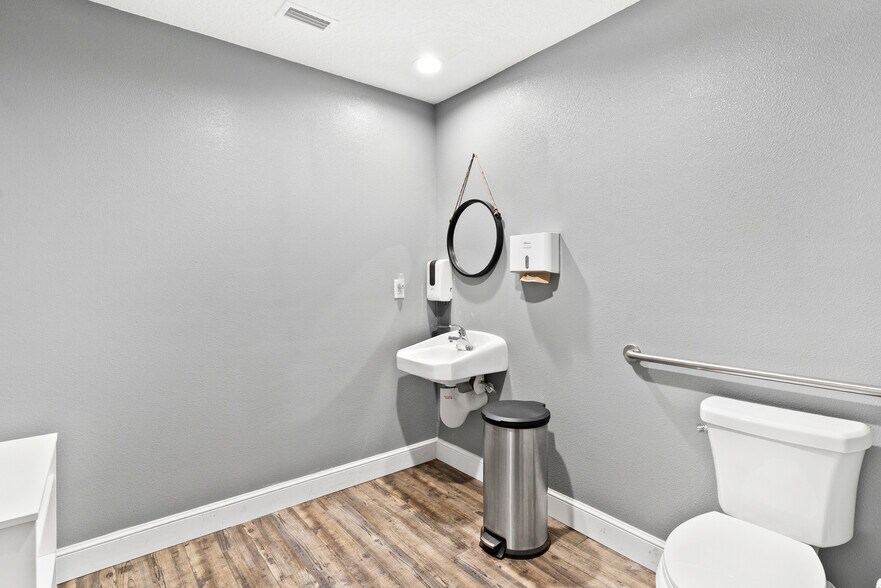 More Photos Of 32347 County Road 473, Leesburg Freestanding For Sale