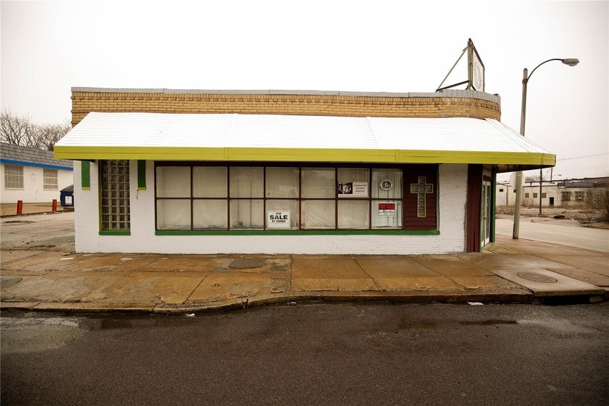 More Photos Of 2600 N Florissant Ave, Saint Louis Flex For Sale