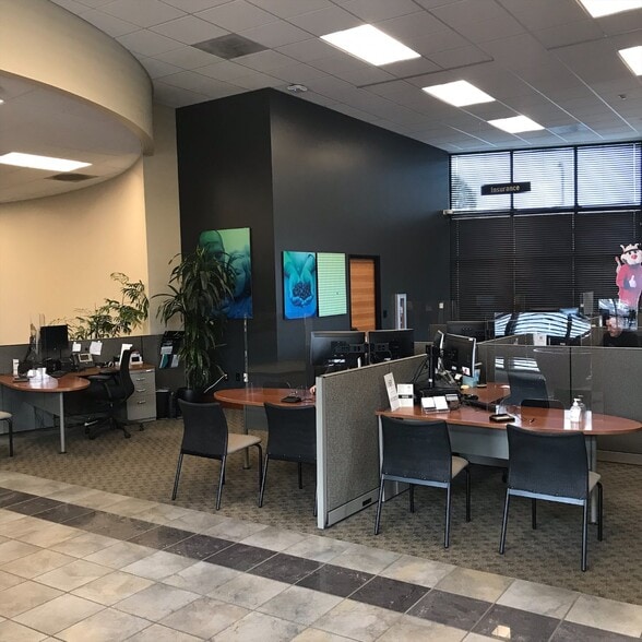 More Photos Of 17877 NW Evergreen Pky, Beaverton Bank For Lease