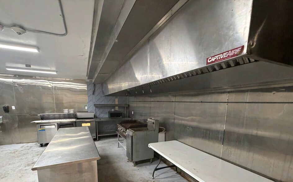 More Photos Of 206 S Commerce St, Port Lavaca Restaurant For Sale