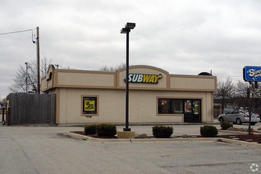 Primary Photo Of 411 Chicago Rd, Oswego Fast Food For Sale