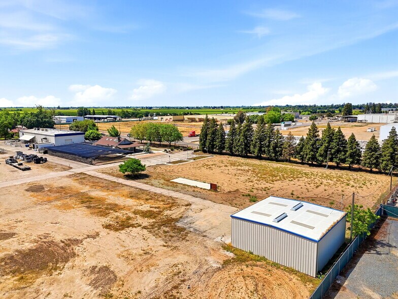 More Photos Of 1260 Buttonwillow Ave, Reedley Warehouse For Sale