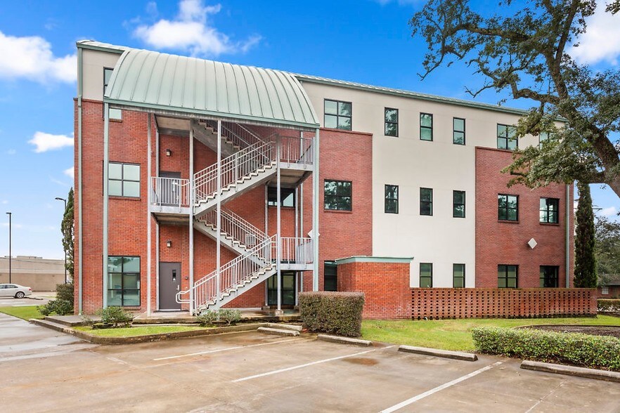 More Photos Of 814 W McNeese St, Lake Charles Office For Lease