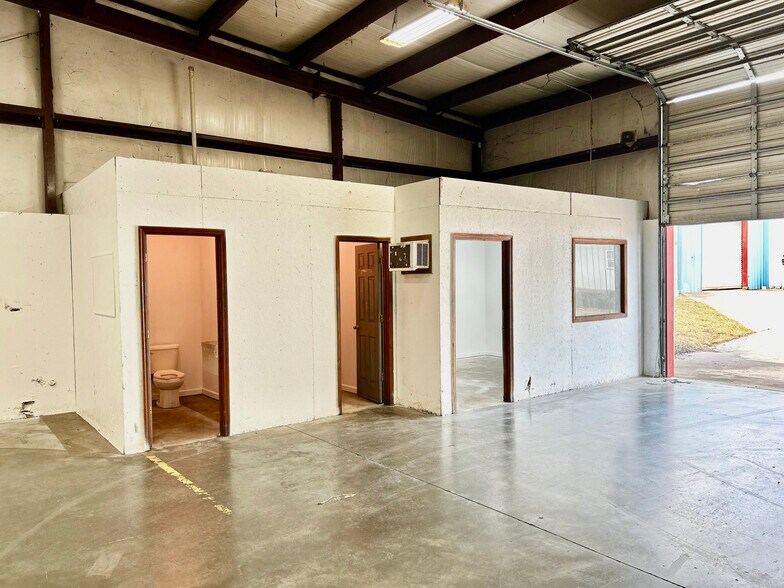 More Photos Of 1207 Butler St, Oxford Warehouse For Sale