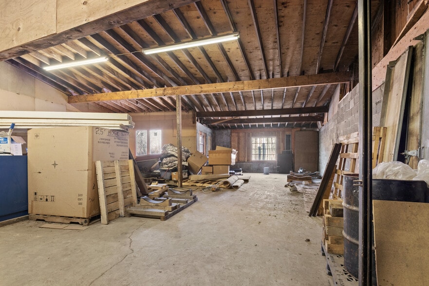 More Photos Of 225 West St, Berlin Flex For Sale