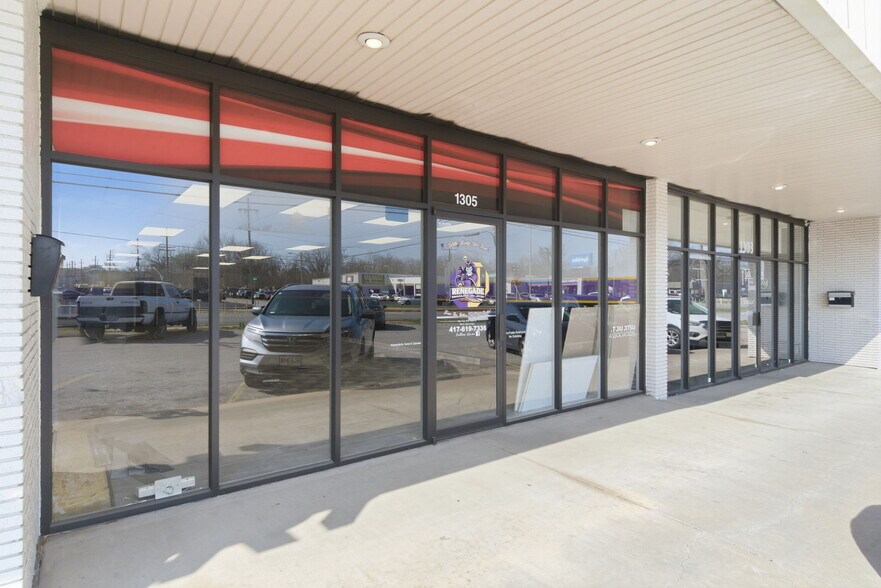 More Photos Of 1301-1349 S Glenstone Ave, Springfield General Retail For Lease