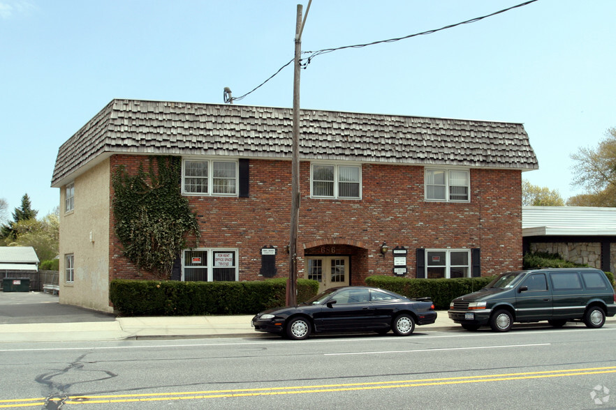 Primary Photo Of 686 Broadway, Massapequa Office For Lease