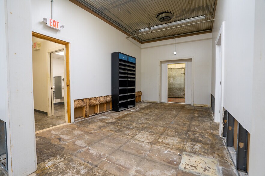 More Photos Of 21 1/2 W Main St, South Vienna Post Office For Sale