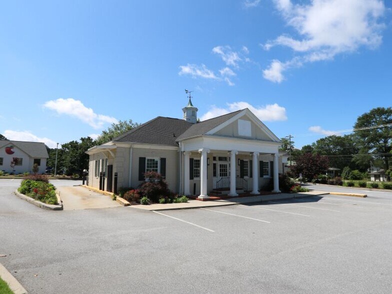 Primary Photo Of 305 New Neely Ferry Rd, Mauldin Bank For Lease
