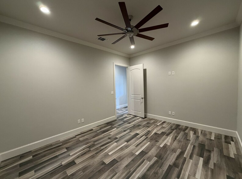 More Photos Of 2339 Dueling Oaks, Tyler Office For Lease
