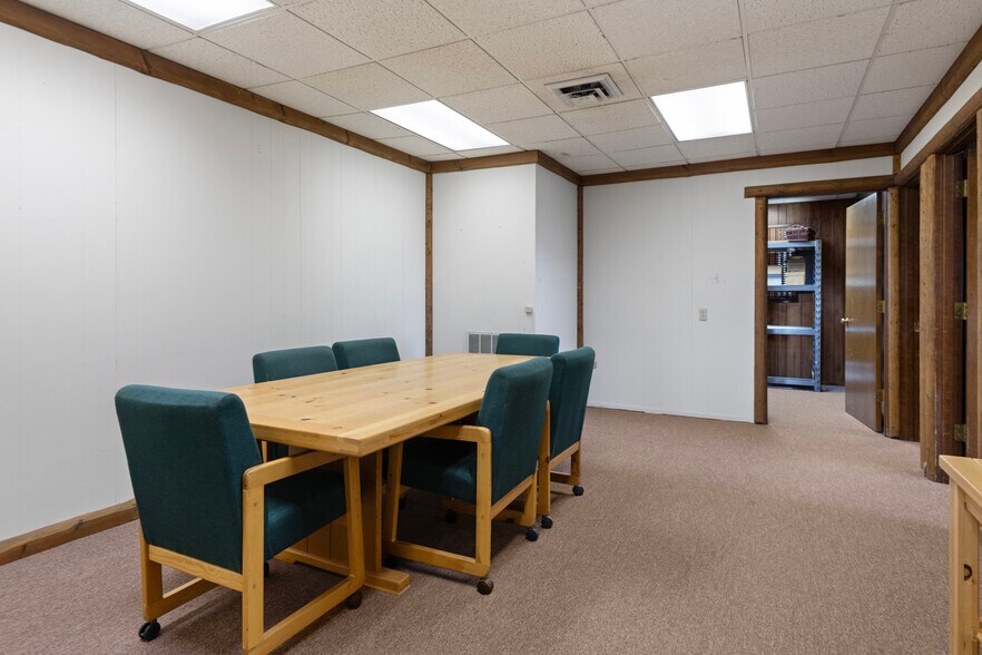 More Photos Of 615 Timber Ln, Maupin Office For Sale