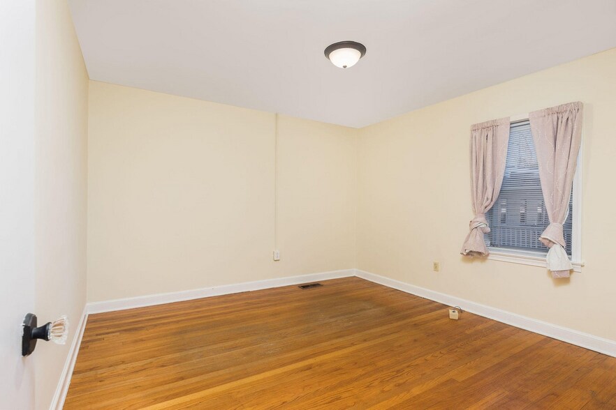 More Photos Of 1721 Ashley River Rd, Charleston Office Residential For Sale