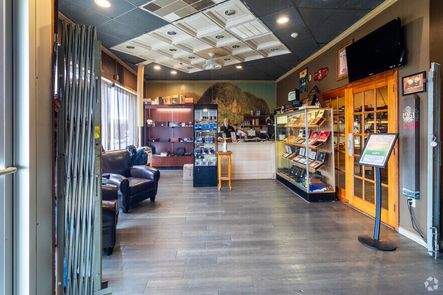 More Photos Of 252 Bethlehem Pike, Colmar Showroom For Lease