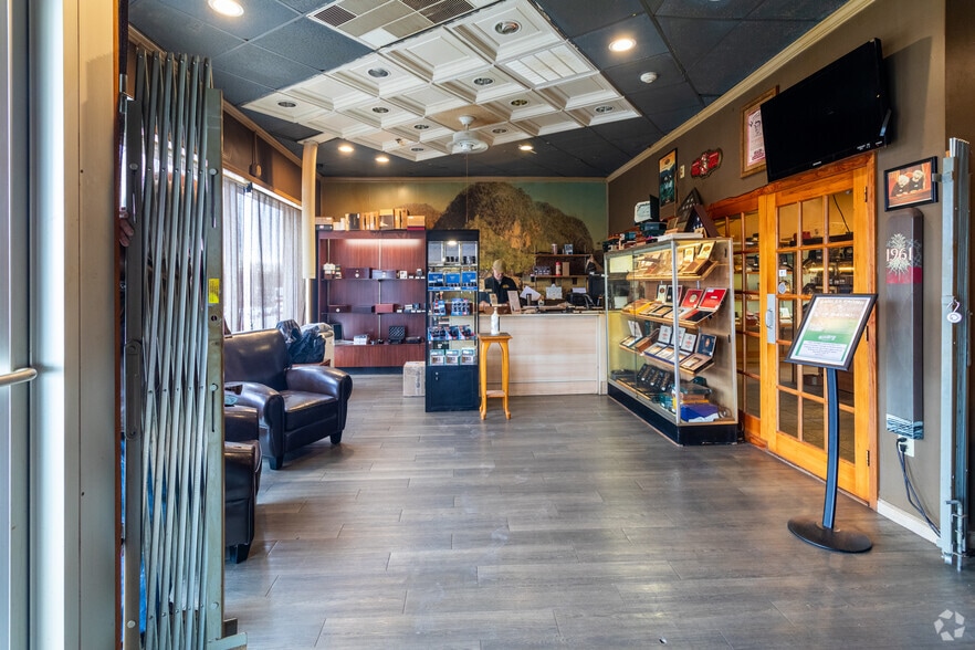 More Photos Of 252 Bethlehem Pike, Colmar Showroom For Lease