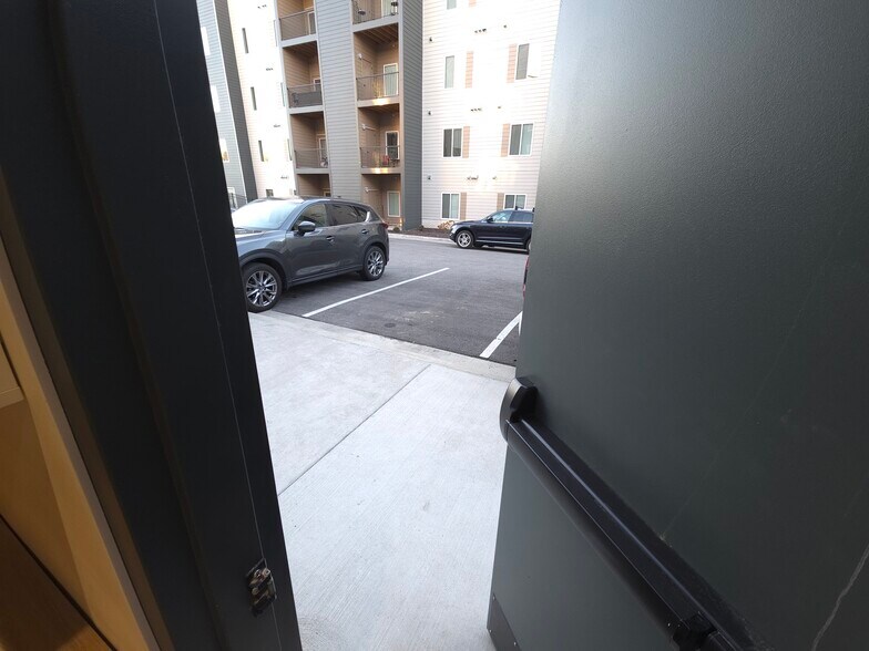 More Photos Of 7510 N Oak Trfy, Gladstone Apartments For Lease