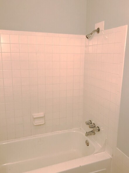 More Photos Of 1833-1845 E 31st St, Lorain Apartments For Sale