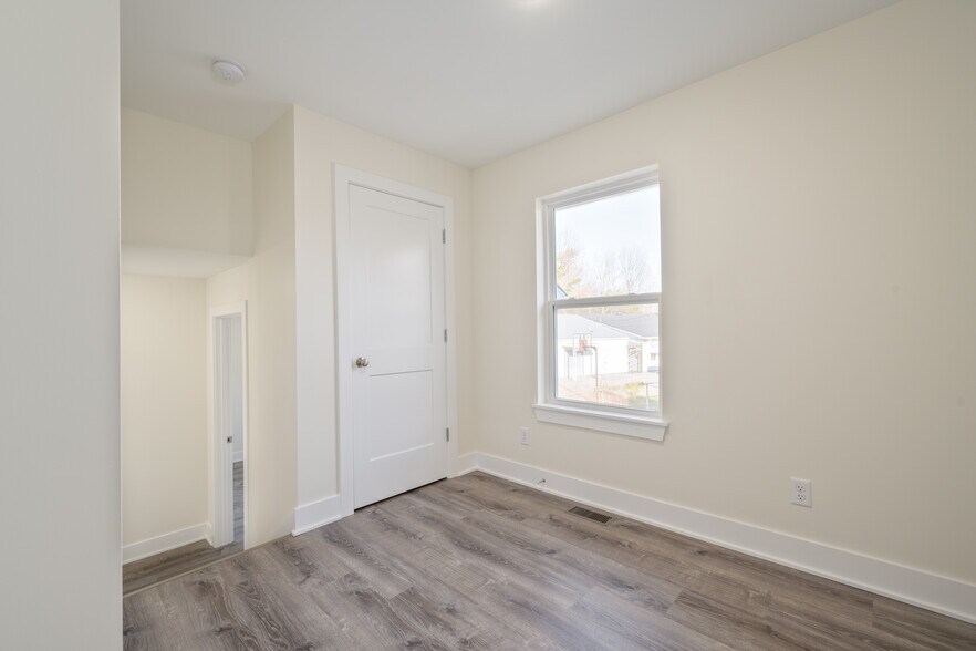 More Photos Of 1210 Market St, Charlestown Storefront For Sale