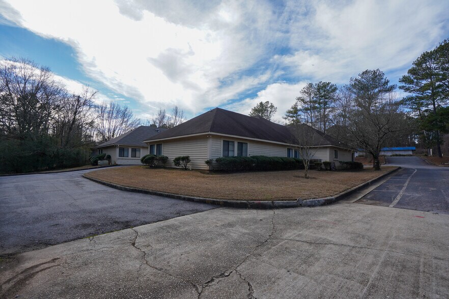 More Photos Of 2950 Stone Hogan Connector Rd SW, Atlanta Medical For Sale